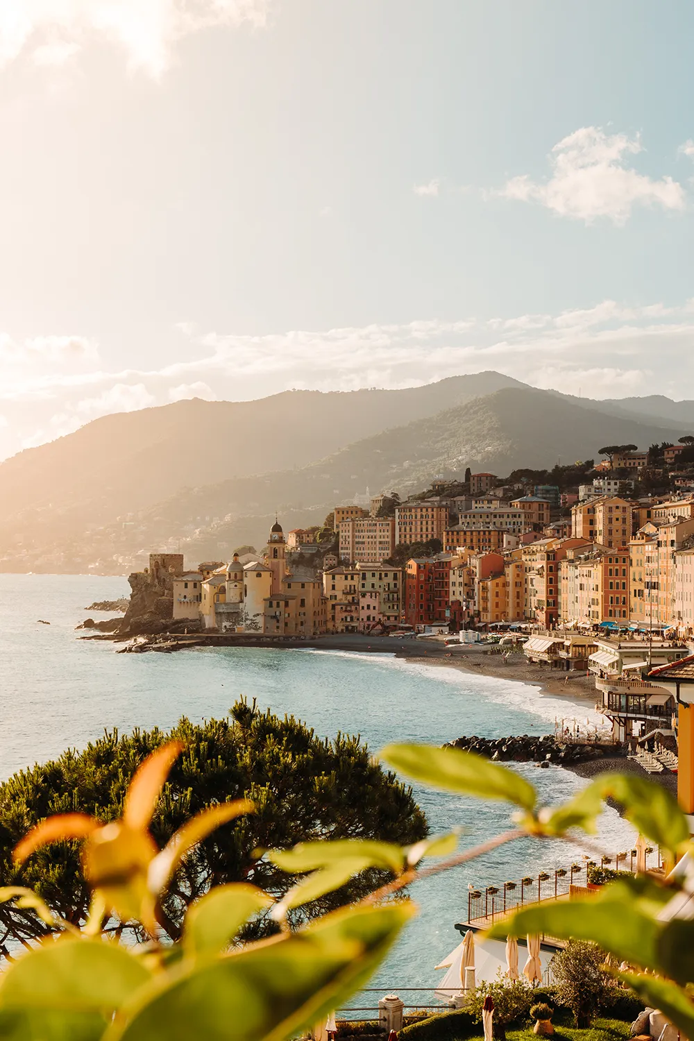 Veduta di Camogli e del Golfo Paradiso dall'alto