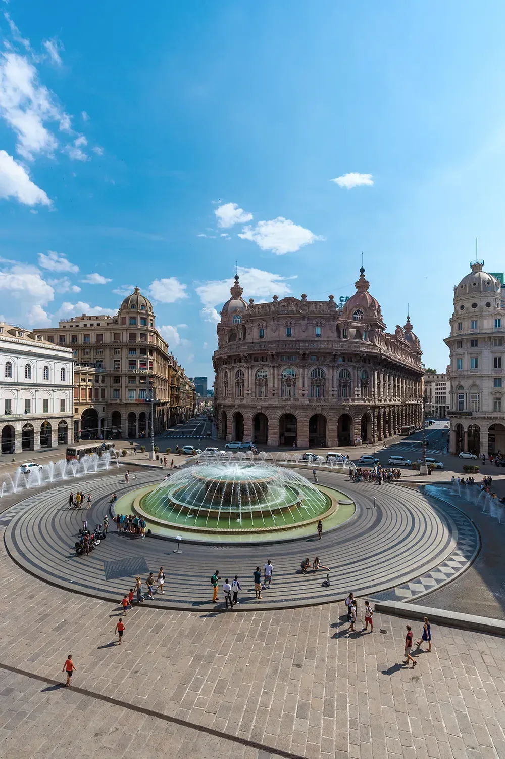 Piazza De Ferrari con la fontana a Genova