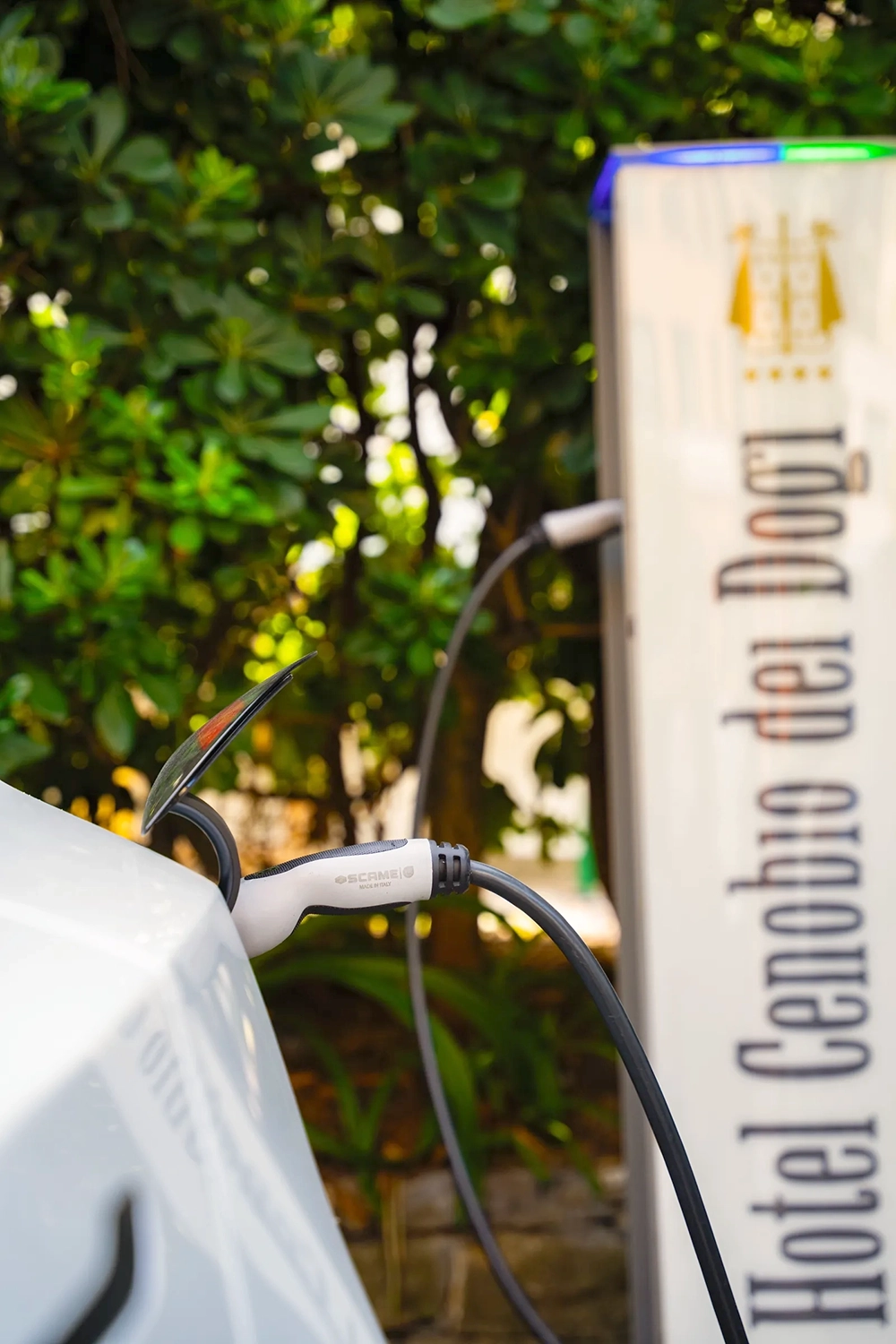 Colonnina di ricarica per auto elettriche dell'Hotel Cenobio dei Dogi
